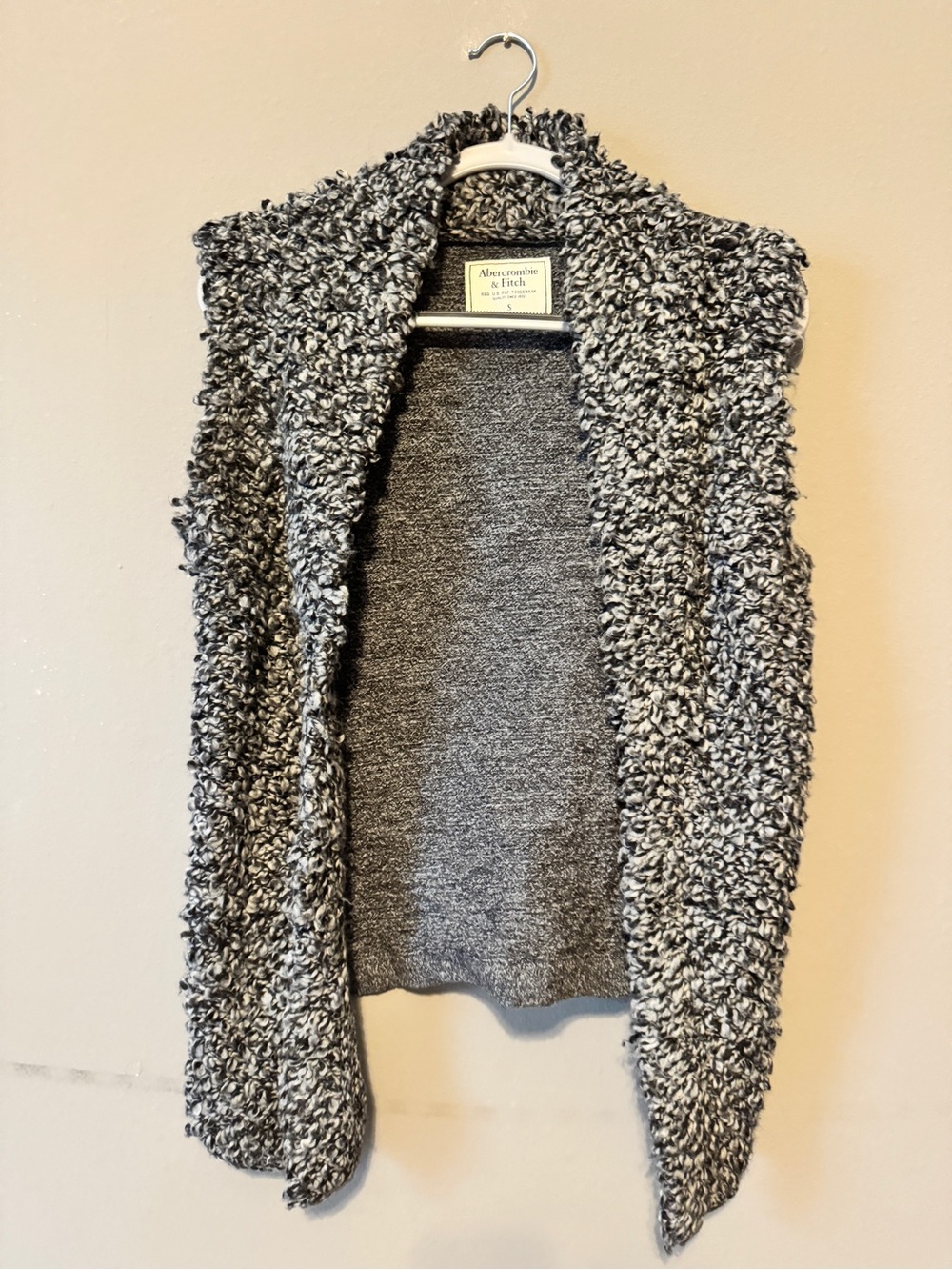 Abercrombie & Fitch Gray Black Bouclé Open-Front Sleeveless Cardigan